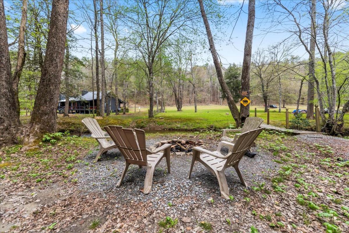 Cozy Cabin Beside Briar Creek, Fire Pit, Wifi Villa Ellijay Exterior photo