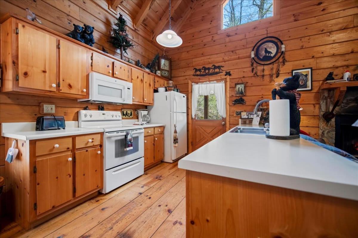 Cozy Cabin Beside Briar Creek, Fire Pit, Wifi Villa Ellijay Exterior photo