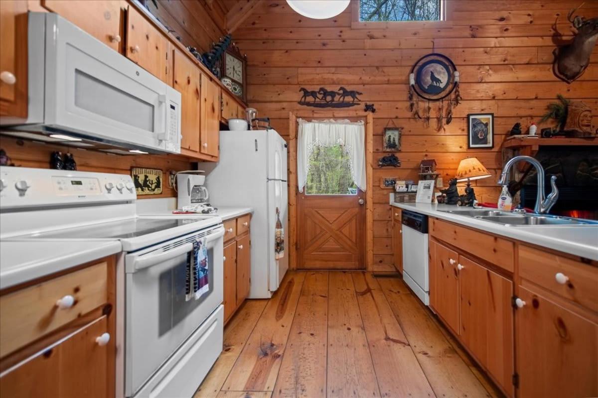 Cozy Cabin Beside Briar Creek, Fire Pit, Wifi Villa Ellijay Exterior photo