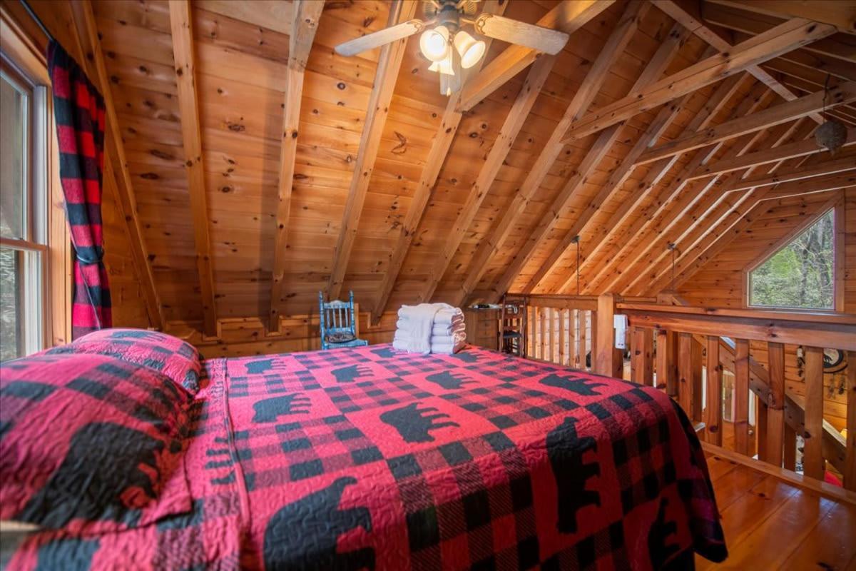 Cozy Cabin Beside Briar Creek, Fire Pit, Wifi Villa Ellijay Exterior photo